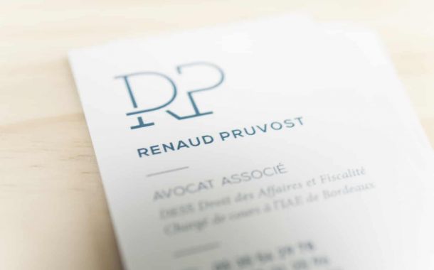 Carte de visite de maître Renaud Pruvost, avocat fiscaliste, en droit des affaires et en droit des sociétés aux barreaux de Bordeaux et de Paris